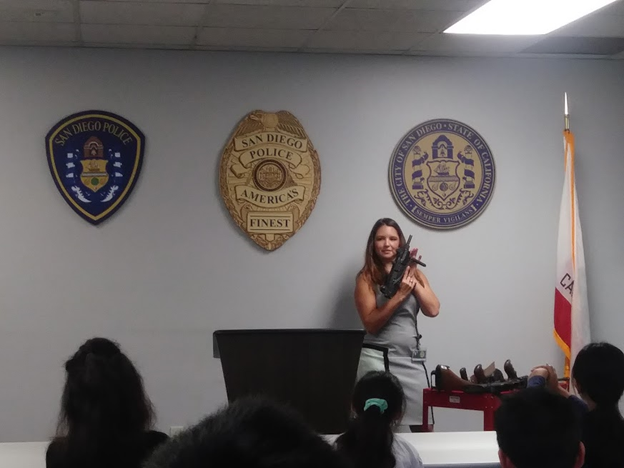 走进圣地亚哥警察局 — 圣地亚哥亚裔平权会青少年社区活动