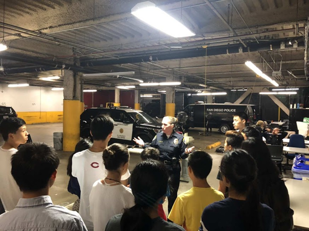 走进圣地亚哥警察局 — 圣地亚哥亚裔平权会青少年社区活动
